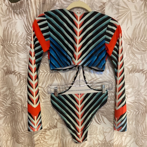 Long-sleeved Geometric Striped Monokini (M) - Picture 2 of 3